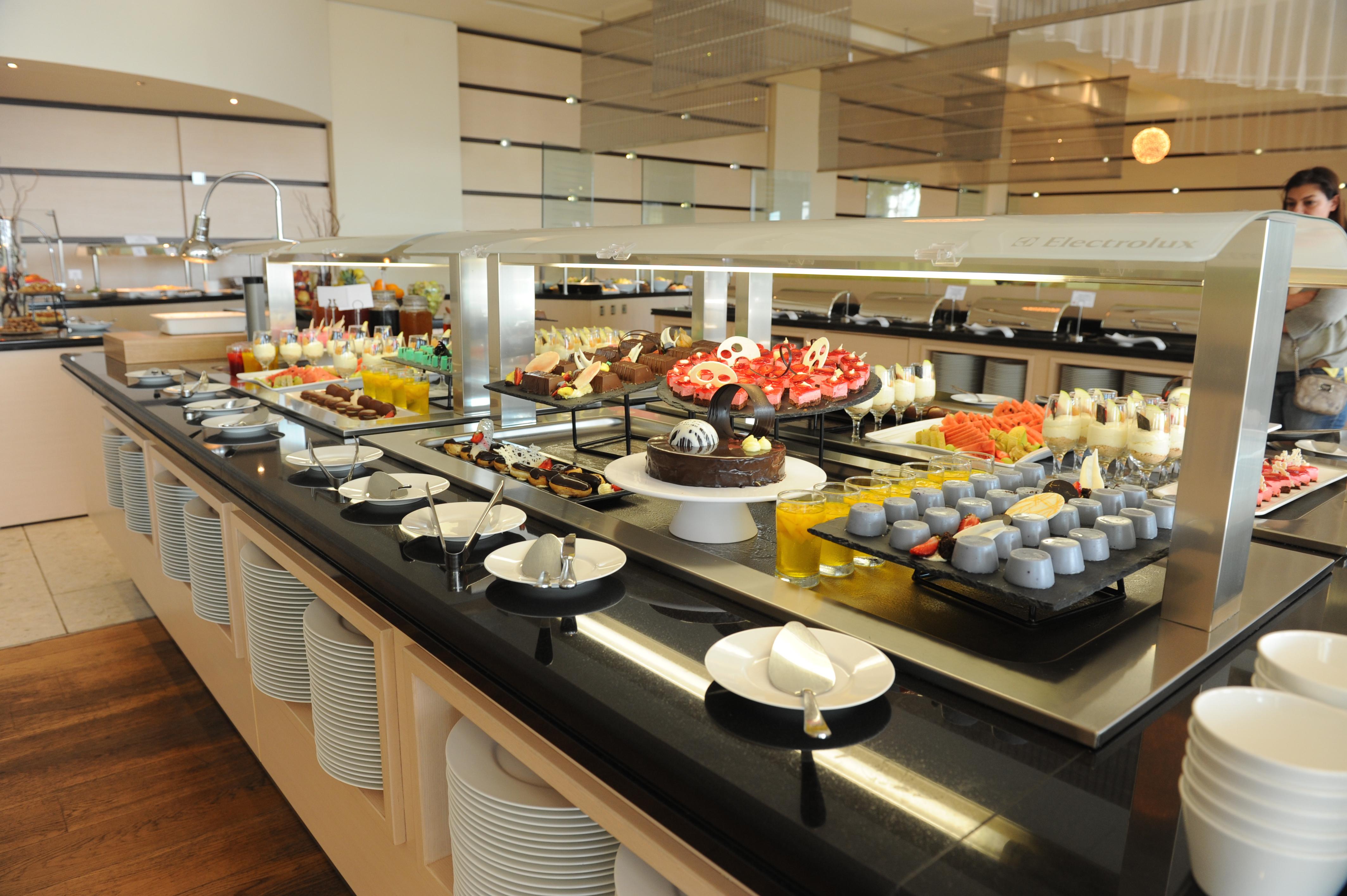ロードス パレス ホテル イキソス エクステリア 写真 A dessert buffet