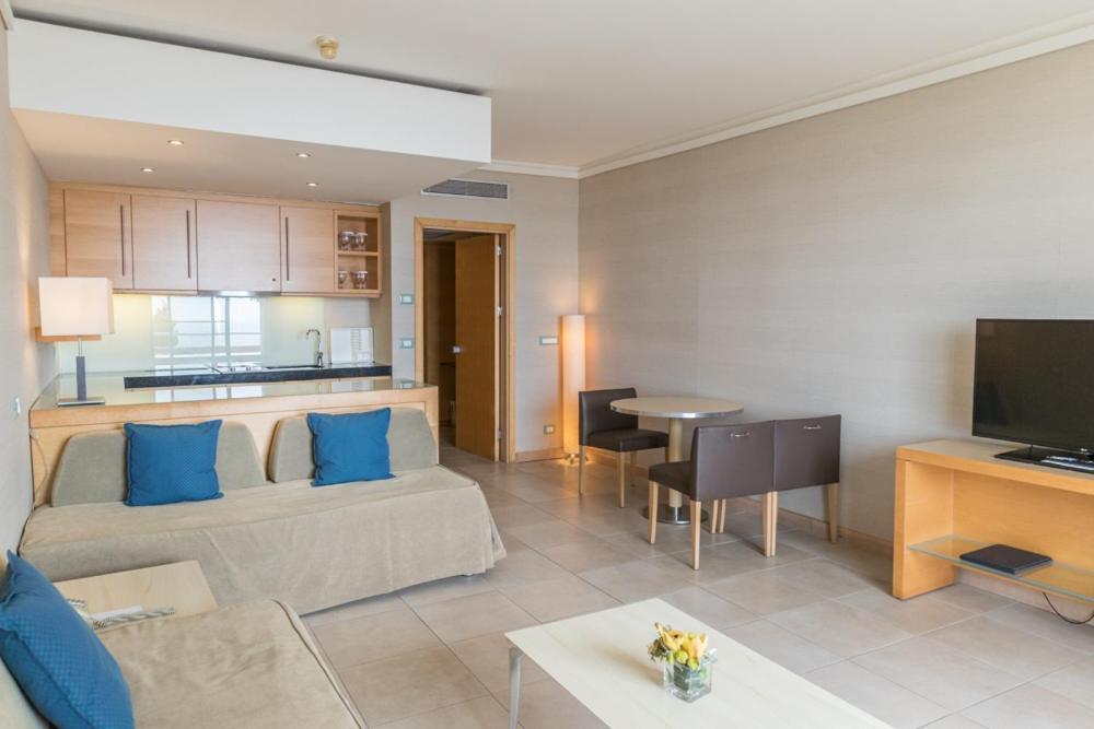 ロードス パレス ホテル イキソス エクステリア 写真 A typical apartment