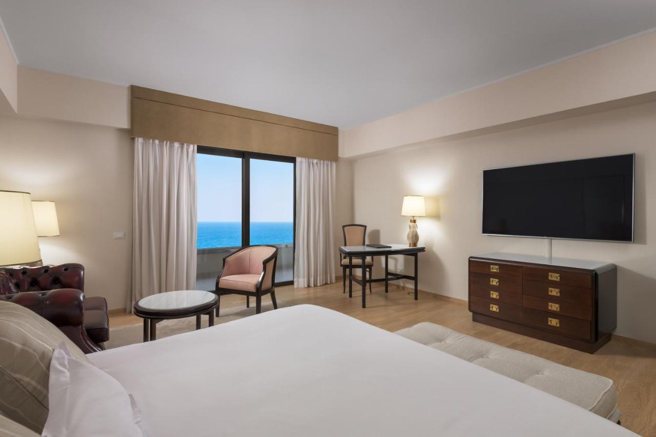 ロードス パレス ホテル イキソス エクステリア 写真 A guest room at the Hilton San Diego Bayfront