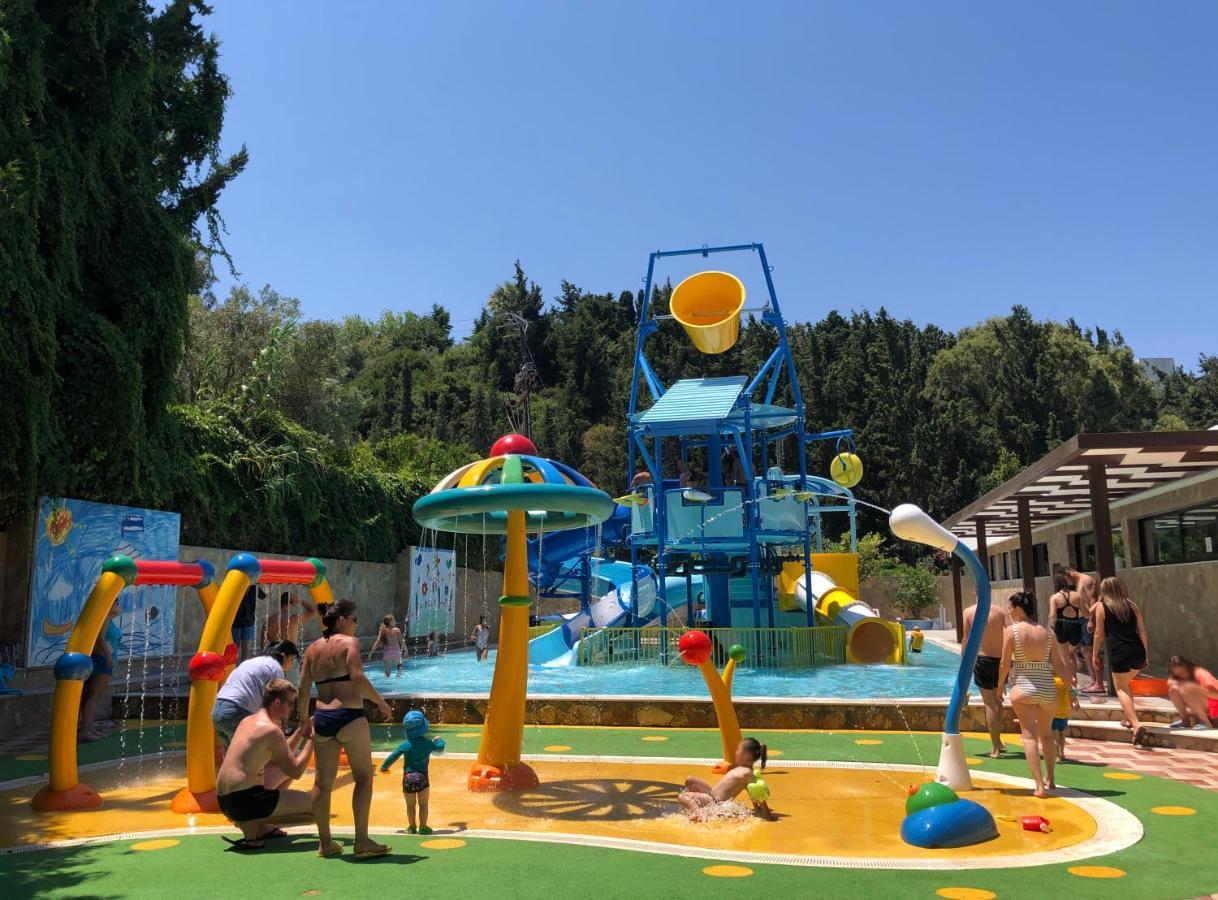 ロードス パレス ホテル イキソス エクステリア 写真 The water park